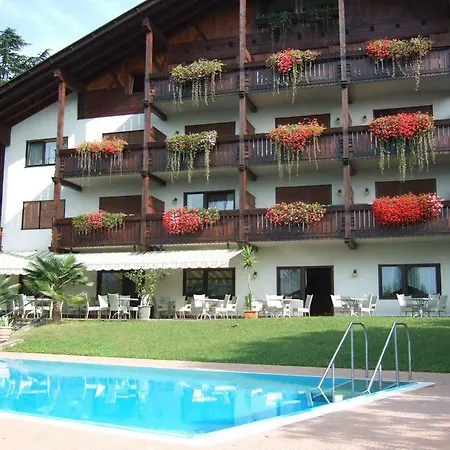 Salgart Hotel 3*